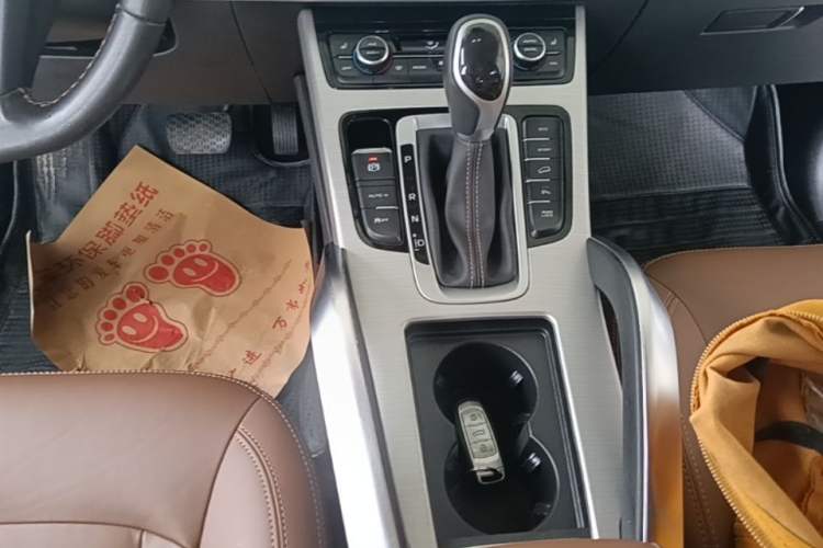 Used Geely Auto Emgrand X7 Sport 2016 1.8TD Automatic All-Wheel-Drive ZhiZun Edition Gear Lever