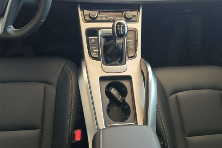 Used Geely Auto Emgrand X7 Sport 2016 2.0L Manual ZhiShang Version Gear Lever