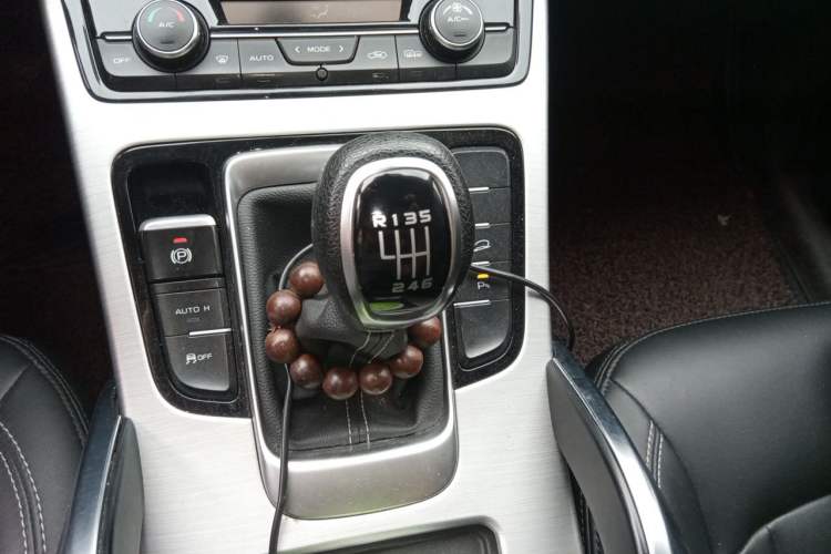 Used Geely Auto Emgrand X7 Sport 2016 2.0L Manual ZhiShang Version Gear Lever