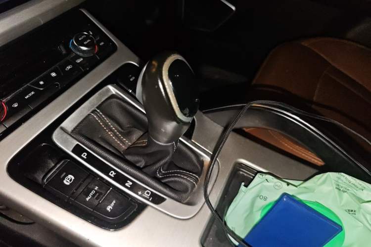 Used Geely Auto Emgrand X7 Sport 2016 1.8TD Automatic ZhiZun Version Gear Lever