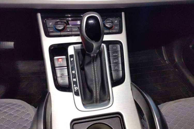 Used Geely Auto Emgrand X7 Sport 2016 1.8TD Automatic Smart Model Gear Lever