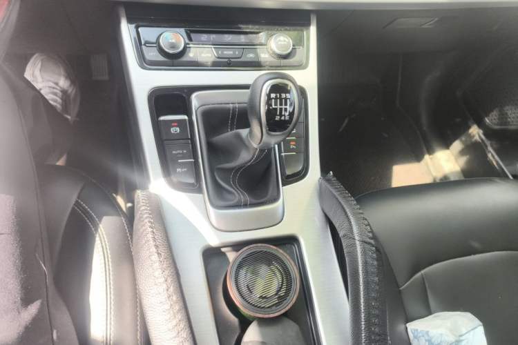 Used Geely Auto Emgrand X7 Sport 2016 2.0L Manual ZhiShang Version Gear Lever