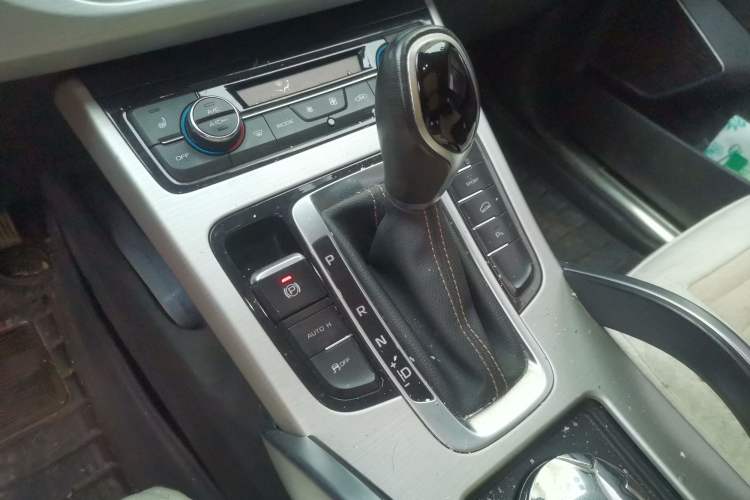 Used Geely Auto Emgrand X7 Sport 2016 1.8TD Automatic ZhiZun Version Gear Lever