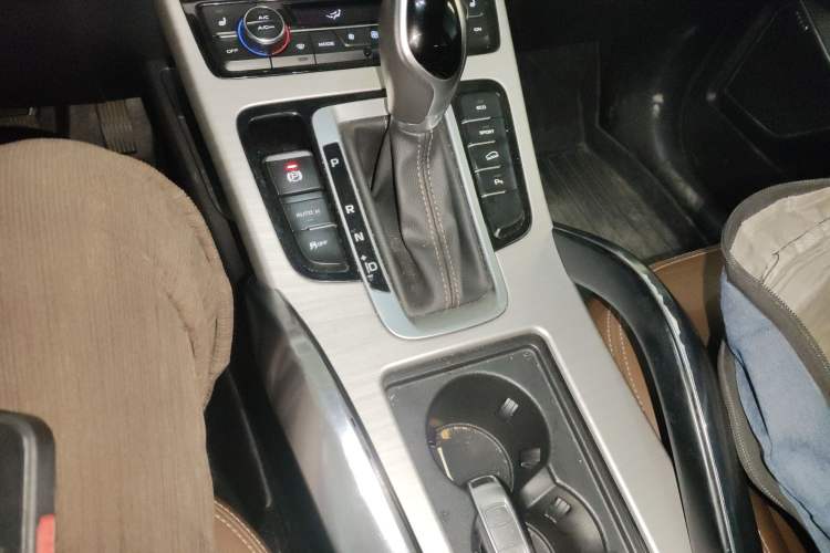 Used Geely Auto Emgrand X7 Sport 2016 1.8TD Automatic ZhiZun Version Gear Lever