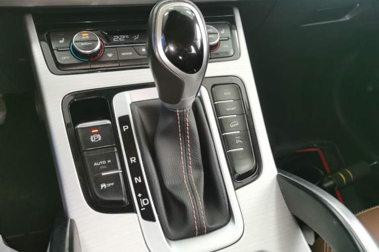 Used Geely Auto Emgrand X7 Sport 2016 1.8TD Automatic Smart Model Gear Lever