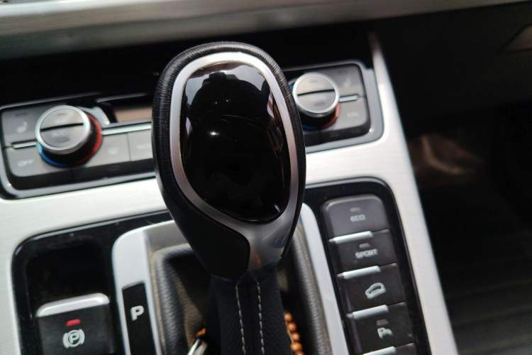 Used Geely Auto Emgrand X7 Sport 2016 1.8TD Automatic Smart Model Gear Lever