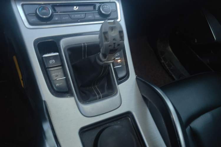 Used Geely Auto Emgrand X7 Sport 2016 2.0L Manual ZhiShang Version Gear Lever