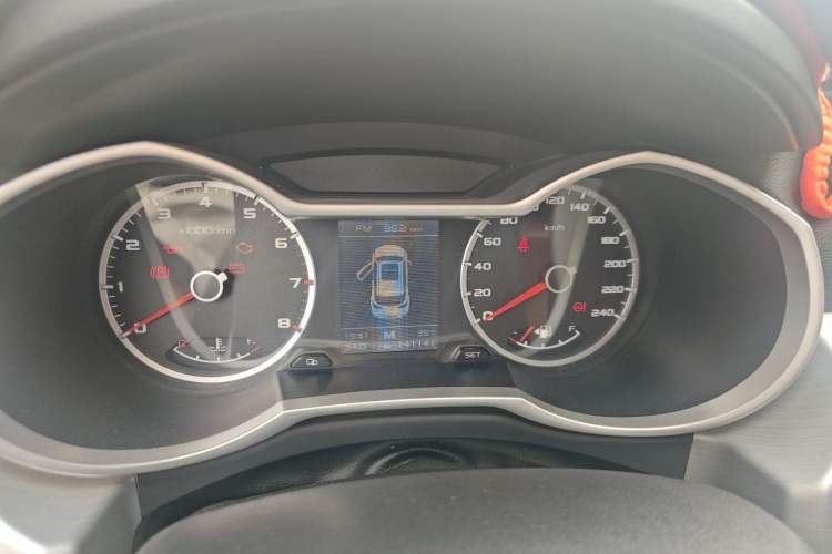 Used Geely Auto Emgrand X7 Sport 2016 2.0L Manual ZhiShang Version Instrument Cluster