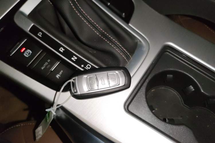 Used Geely Auto Emgrand X7 Sport 2016 1.8TD Automatic ZhiZun Version Interior 1