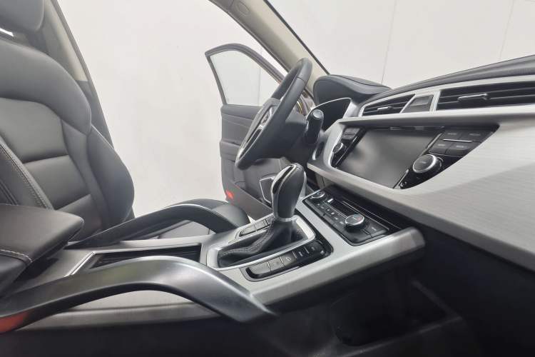 Used Geely Auto Emgrand X7 Sport 2016 1.8TD Automatic Smart Connectivity Version Interior 2