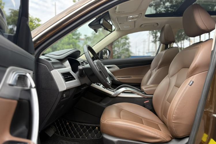 Used Geely Auto Emgrand X7 Sport 2016 1.8TD Automatic ZhiZun Version Interior 2