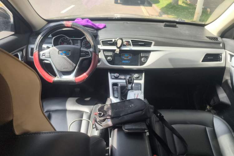 Used Geely Auto Emgrand X7 Sport 2016 2.0L Manual ZhiShang Version Interior 2