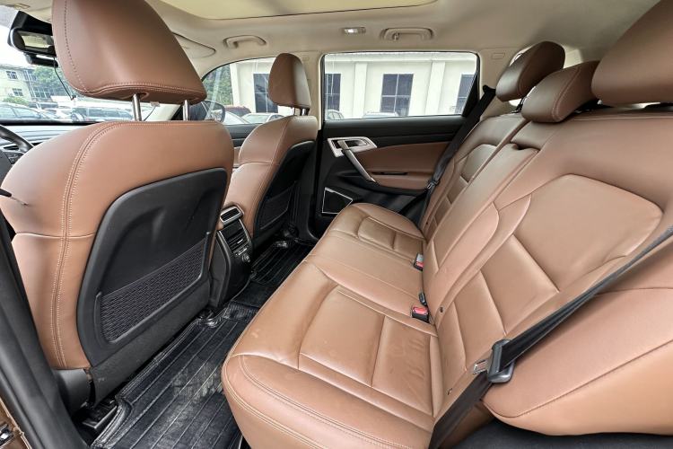 Used Geely Auto Emgrand X7 Sport 2016 1.8TD Automatic All-Wheel-Drive ZhiZun Edition Interior 3