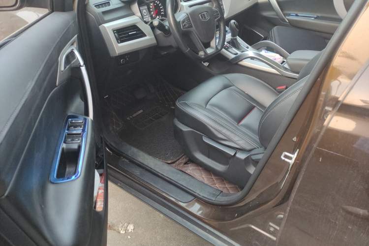 Used Geely Auto Emgrand X7 Sport 2016 1.8TD Automatic ZhiShang Model Interior 3