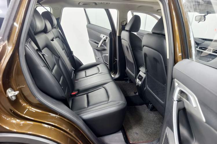 Used Geely Auto Emgrand X7 Sport 2016 1.8TD Automatic Smart Connectivity Version Interior 4