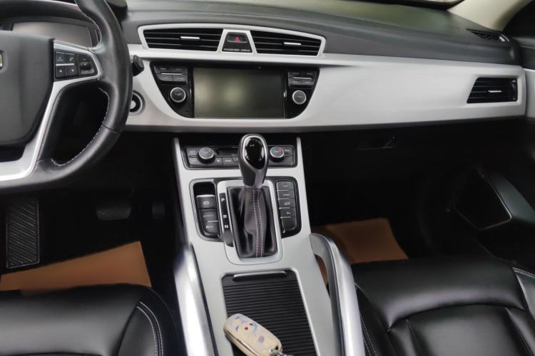 Used Geely Auto Emgrand X7 Sport 2016 1.8TD Automatic Smart Connectivity Version Interior 4