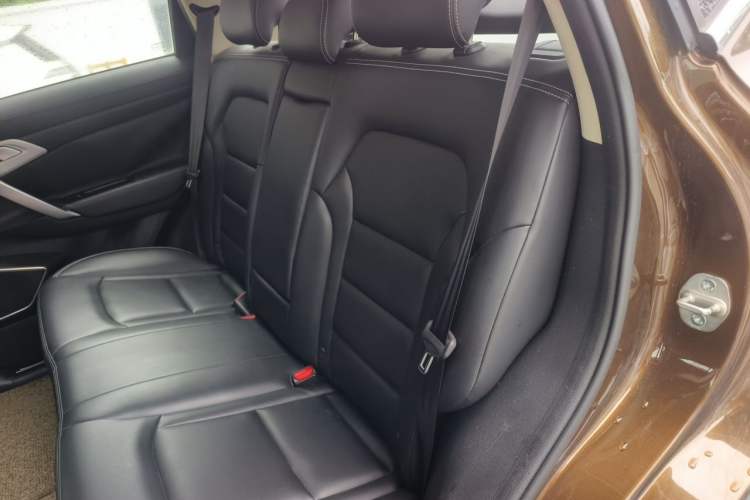 Used Geely Auto Emgrand X7 Sport 2016 2.0L Manual Smart Connect Version Interior 4