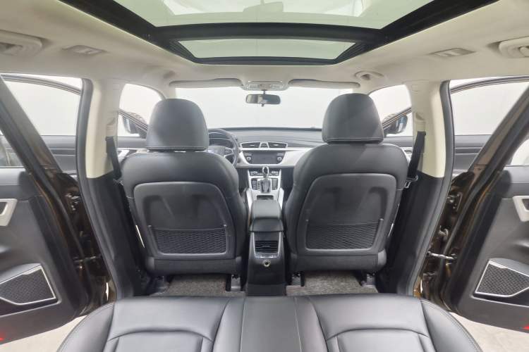 Used Geely Auto Emgrand X7 Sport 2016 1.8TD Automatic Smart Connectivity Version Interior 6