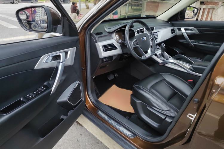 Used Geely Auto Emgrand X7 Sport 2016 1.8TD Automatic Smart Connectivity Version Interior 6