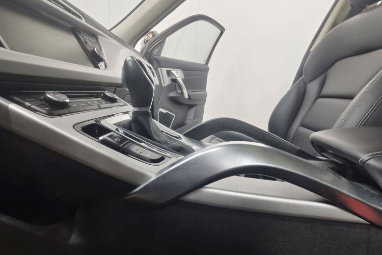 Used Geely Auto Emgrand X7 Sport 2016 1.8TD Automatic Smart Connectivity Version Interior 8