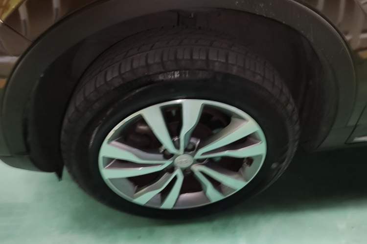 Used Geely Auto Emgrand X7 Sport 2016 1.8TD Automatic ZhiZun Version Left Front Wheel Hub