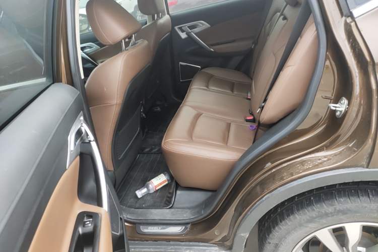 Used Geely Auto Emgrand X7 Sport 2016 1.8TD Automatic All-Wheel-Drive ZhiZun Edition Left Rear Seat