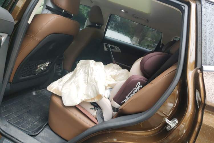 Used Geely Auto Emgrand X7 Sport 2016 1.8TD Automatic ZhiZun Version Left Rear Seat