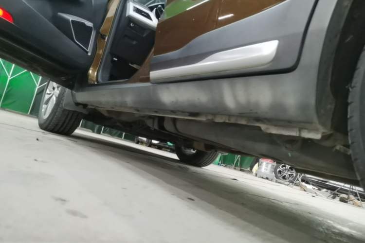 Used Geely Auto Emgrand X7 Sport 2016 1.8TD Automatic Smart Connectivity Version Left Side Sill