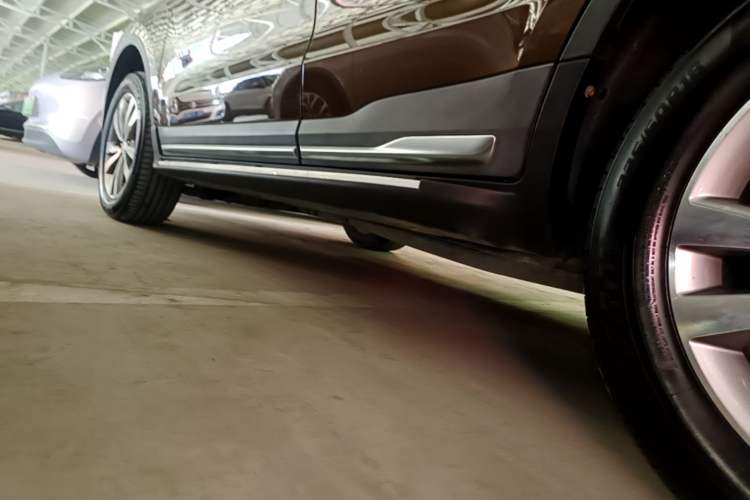 Used Geely Auto Emgrand X7 Sport 2016 1.8TD Automatic ZhiZun Version Left Side Sill