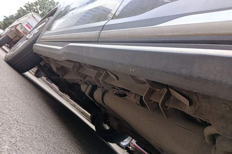 Used Geely Auto Emgrand X7 Sport 2016 1.8TD Automatic ZhiZun Version Left Side Sill