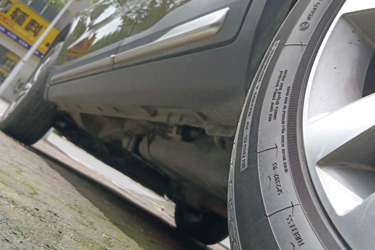 Used Geely Auto Emgrand X7 Sport 2016 1.8TD Automatic Smart Connectivity Version Left Side Sill