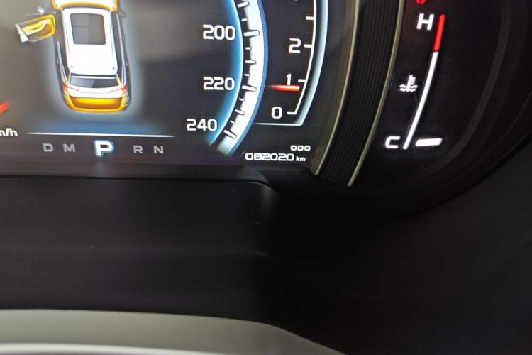 Used Geely Auto Emgrand X7 Sport 2016 1.8TD Automatic All-Wheel-Drive ZhiZun Edition Odometer Close Up