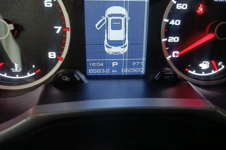 Used Geely Auto Emgrand X7 Sport 2016 1.8TD Automatic Smart Connectivity Version Odometer Close Up
