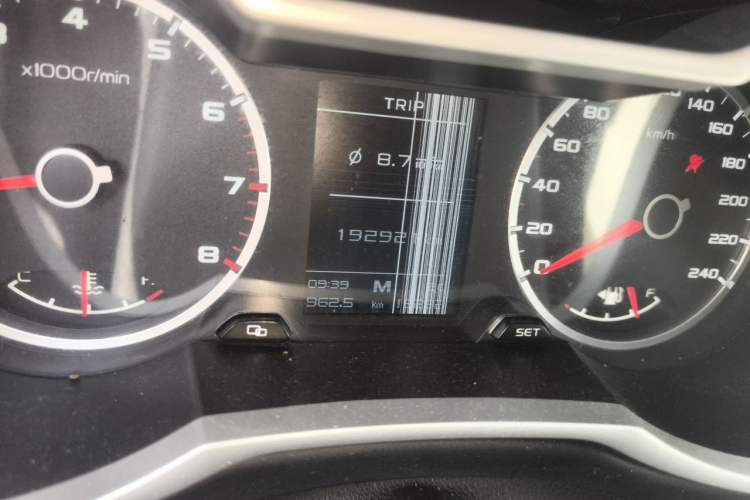 Used Geely Auto Emgrand X7 Sport 2016 2.0L Manual ZhiShang Version Odometer Close Up