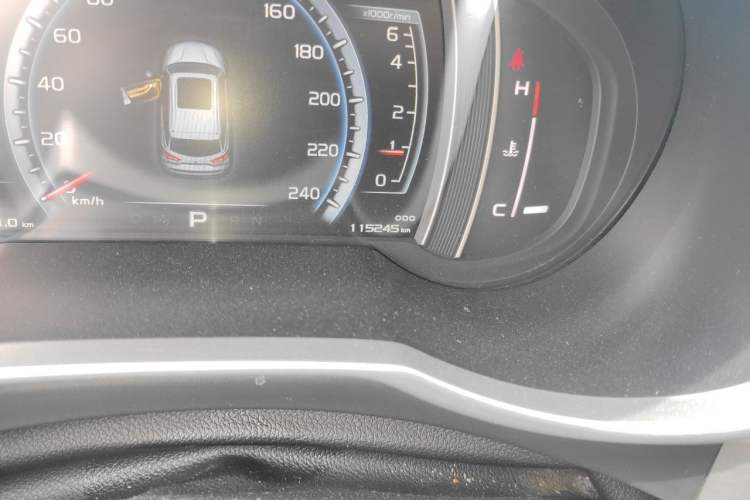 Used Geely Auto Emgrand X7 Sport 2016 1.8TD Automatic Smart Model Odometer Close Up