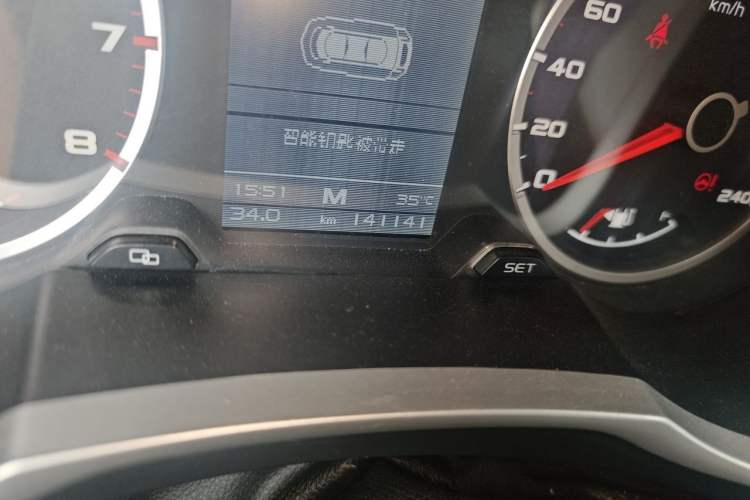 Used Geely Auto Emgrand X7 Sport 2016 2.0L Manual ZhiShang Version Odometer Close Up