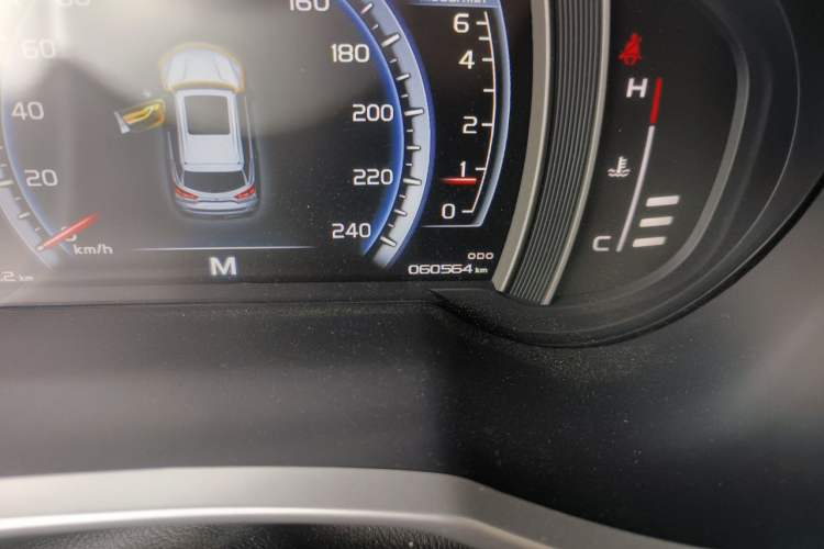 Used Geely Auto Emgrand X7 Sport 2016 2.0L Manual Smart Connect Version Odometer Close Up