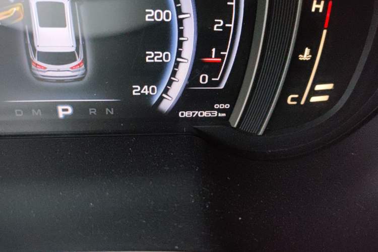 Used Geely Auto Emgrand X7 Sport 2016 1.8TD Automatic ZhiZun Version Odometer Close Up