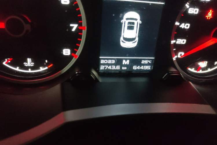 Used Geely Auto Emgrand X7 Sport 2016 2.0L Manual ZhiShang Version Odometer Close Up