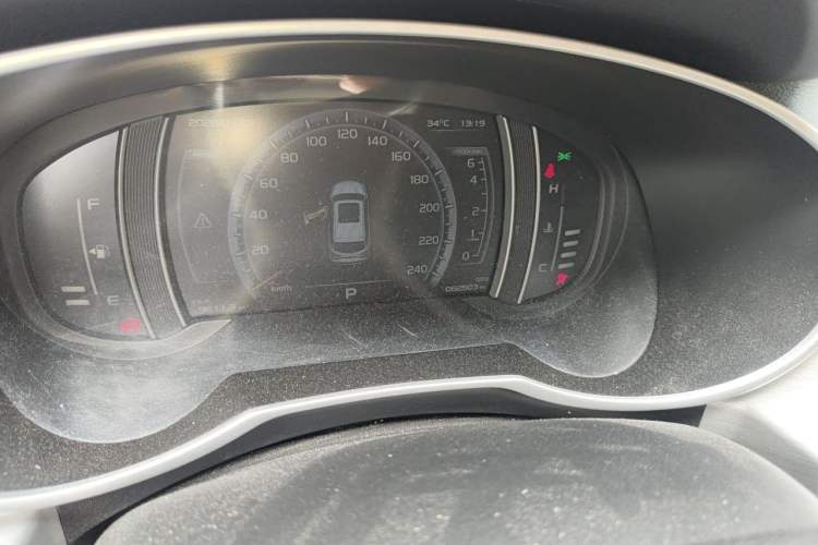 Used Geely Auto Emgrand X7 Sport 2016 1.8TD Automatic Smart Model Odometer Close Up