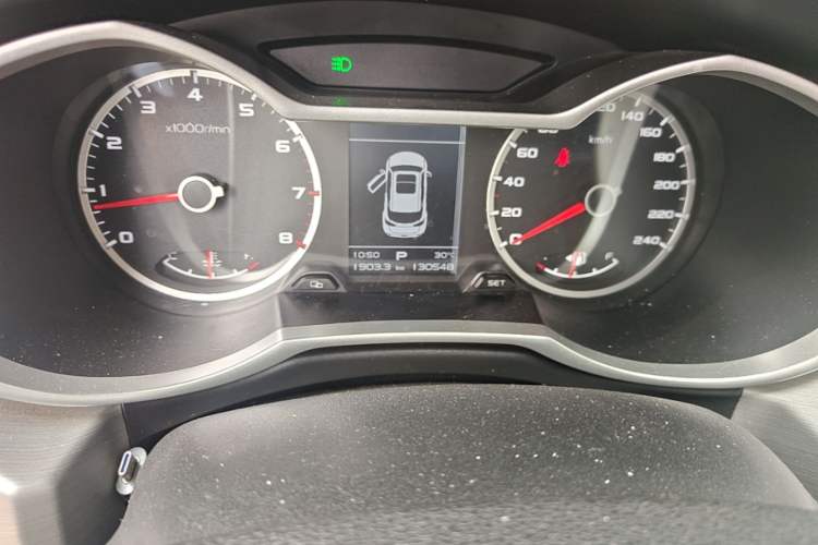 Used Geely Auto Emgrand X7 Sport 2016 1.8TD Automatic ZhiShang Model Odometer Close Up