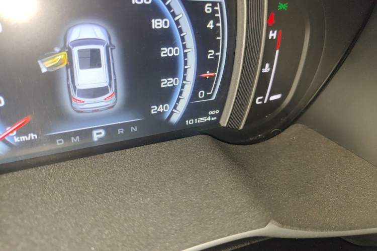 Used Geely Auto Emgrand X7 Sport 2016 1.8TD Automatic ZhiZun Version Odometer Close Up