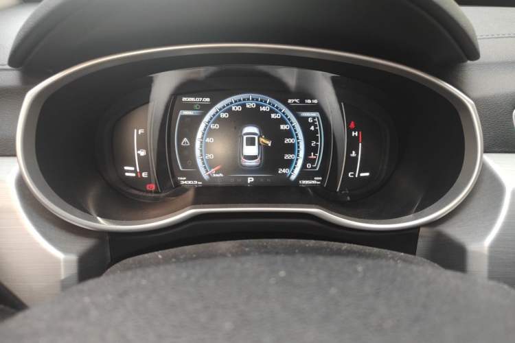Used Geely Auto Emgrand X7 Sport 2016 1.8TD Automatic Smart Model Odometer Close Up