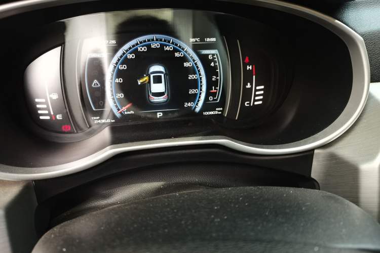 Used Geely Auto Emgrand X7 Sport 2016 1.8TD Automatic ZhiZun Version Odometer Close Up
