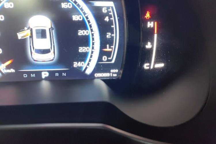 Used Geely Auto Emgrand X7 Sport 2016 1.8TD Automatic Smart Model Odometer Close Up