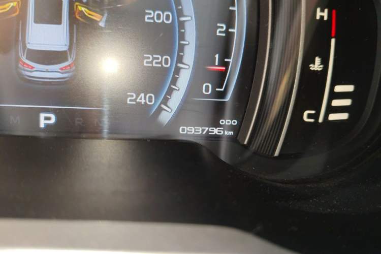 Used Geely Auto Emgrand X7 Sport 2016 1.8TD Automatic Smart Model Odometer Close Up
