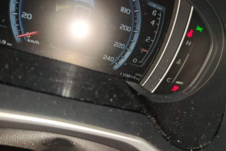 Used Geely Auto Emgrand X7 Sport 2016 1.8TD Automatic ZhiShang Model Odometer Close Up