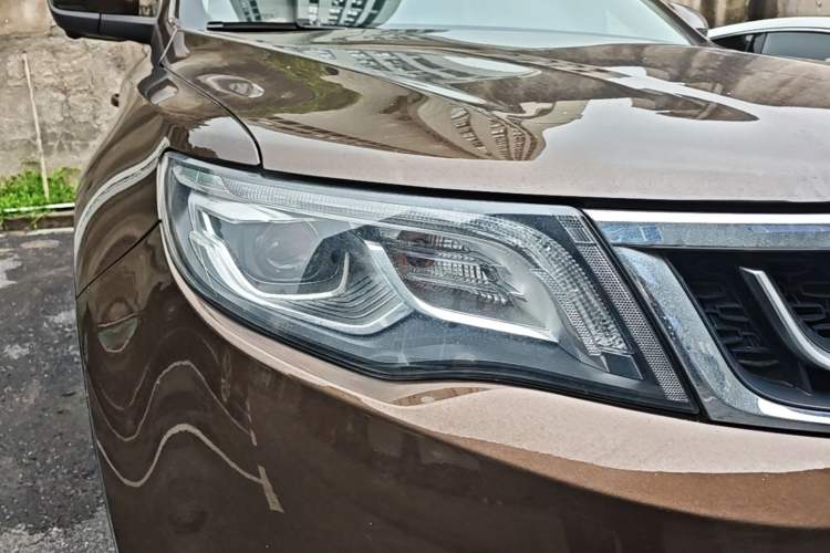 Used Geely Auto Emgrand X7 Sport 2016 1.8TD Automatic ZhiZun Version Right Front Headlight