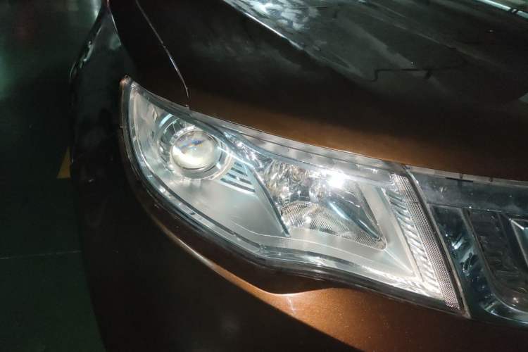 Used Geely Auto Emgrand X7 Sport 2016 2.0L Manual ZhiShang Version Right Front Headlight