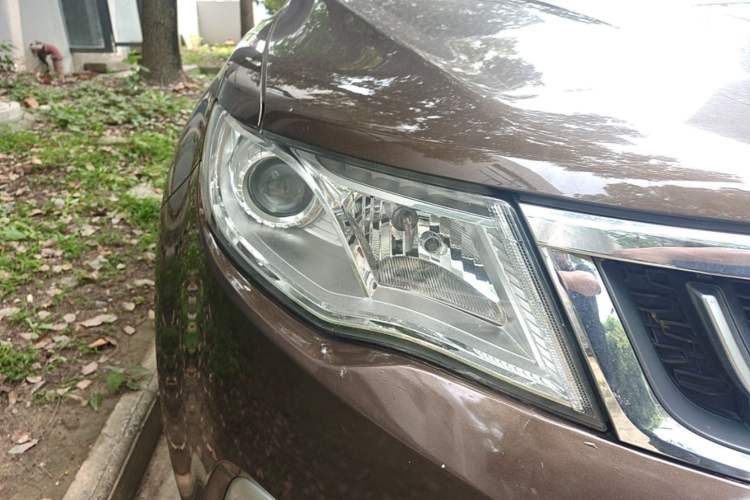Used Geely Auto Emgrand X7 Sport 2016 1.8TD Automatic ZhiShang Model Right Front Headlight